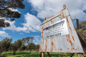 Kendenup Cottages and Lodge